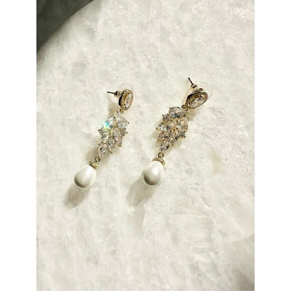 Stunning pearl chandelier cubic zirconia dangle earrings - Picture 1 of 3